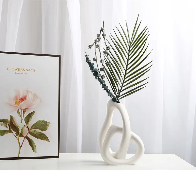 Contour Loop Vase